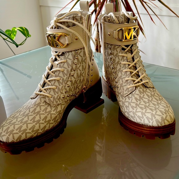 kincaid lace up bootie